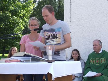 Ramona und Benjamin Brähler erläutern, wie man auch im Alltag sich und die Kinder immer wieder unter den Segen Gottes stellen kann